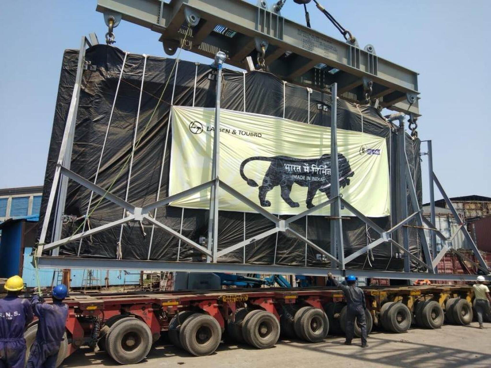 Upper cryostat cylinder on the move